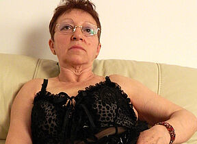 Nqughty mature slut getting idle away
