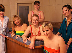 Have a stroll adjacent to an on all sides female mature sauna