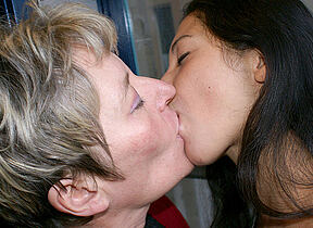 Old and young lesbos get really bizarre