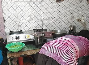 Devar Ne Bhabhi Ko Kitchen Me Choda Khana Banate Hue With Hindi Audio