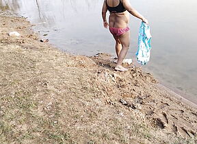 Hot desi sexy girl having fun here with village boyfriend taking disinfect on river